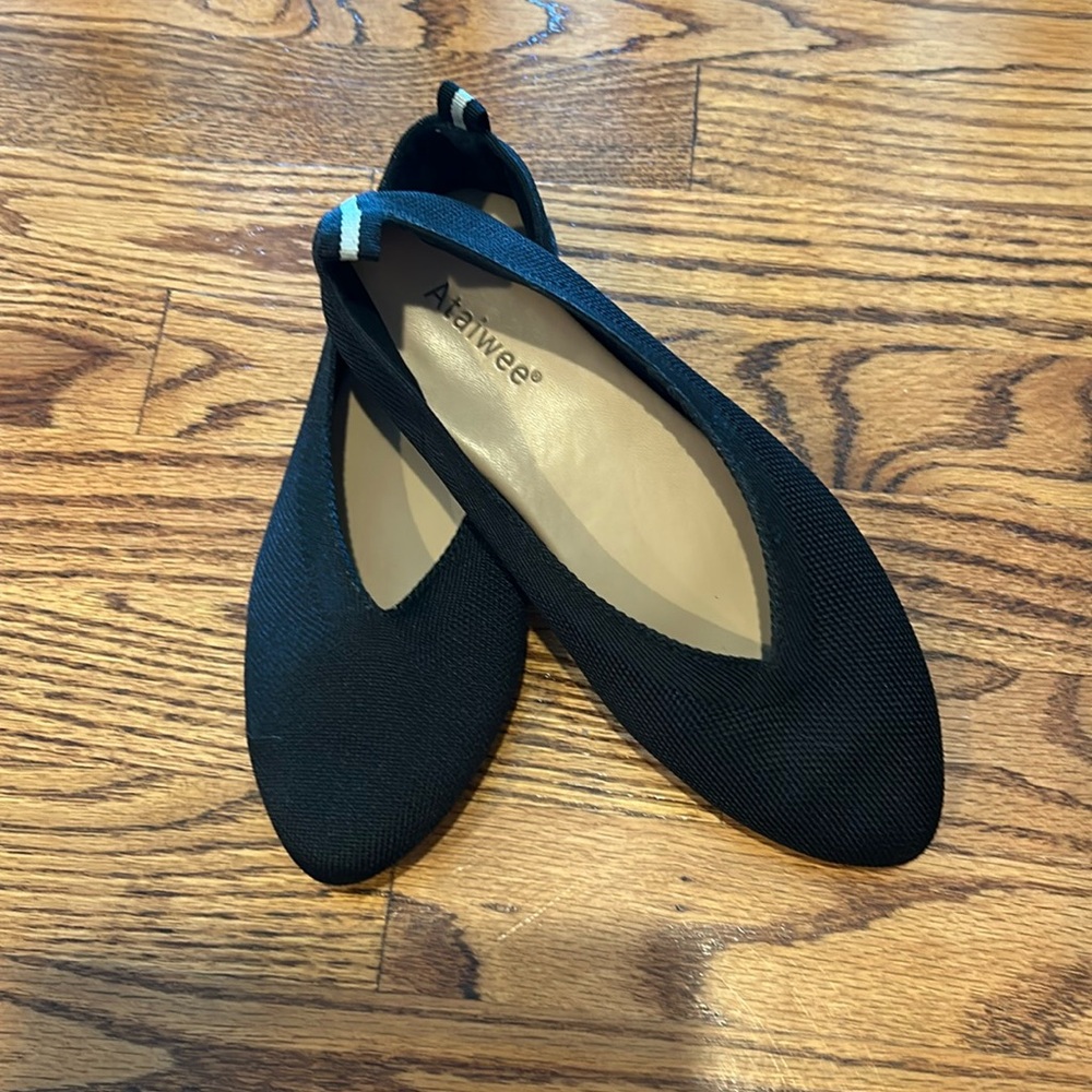 Women’s black Ataiwee flats